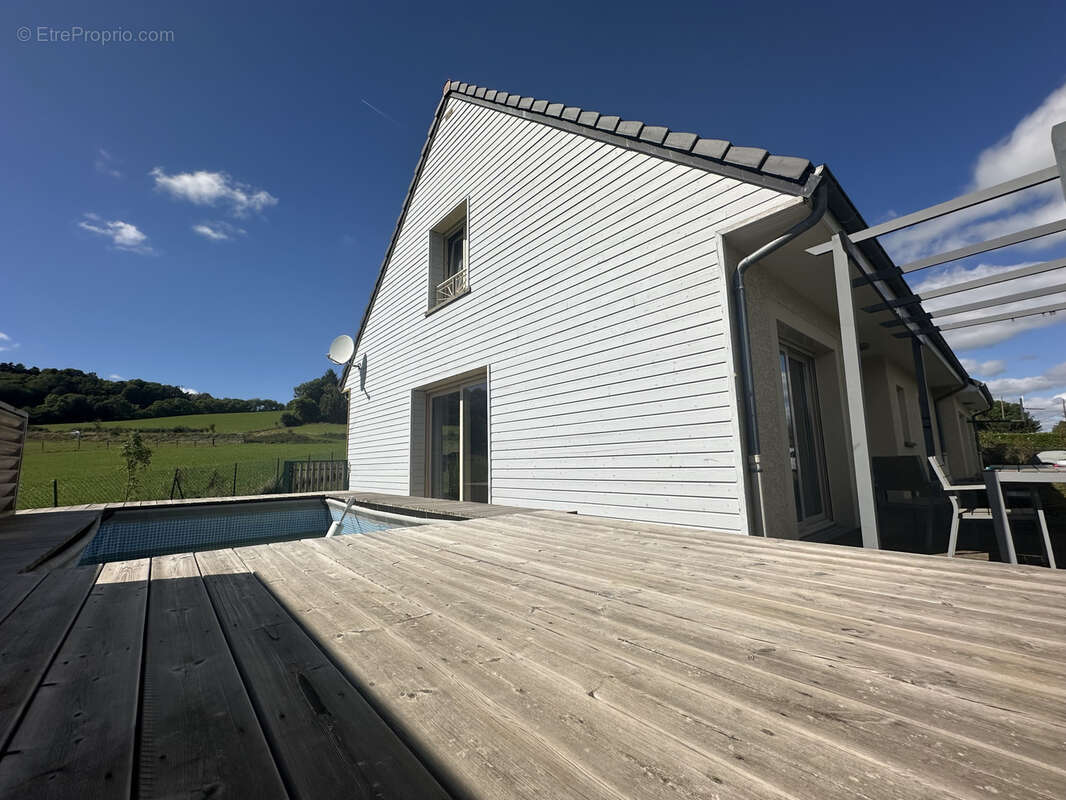 Maison à SAINT-BONNET-PRES-ORCIVAL