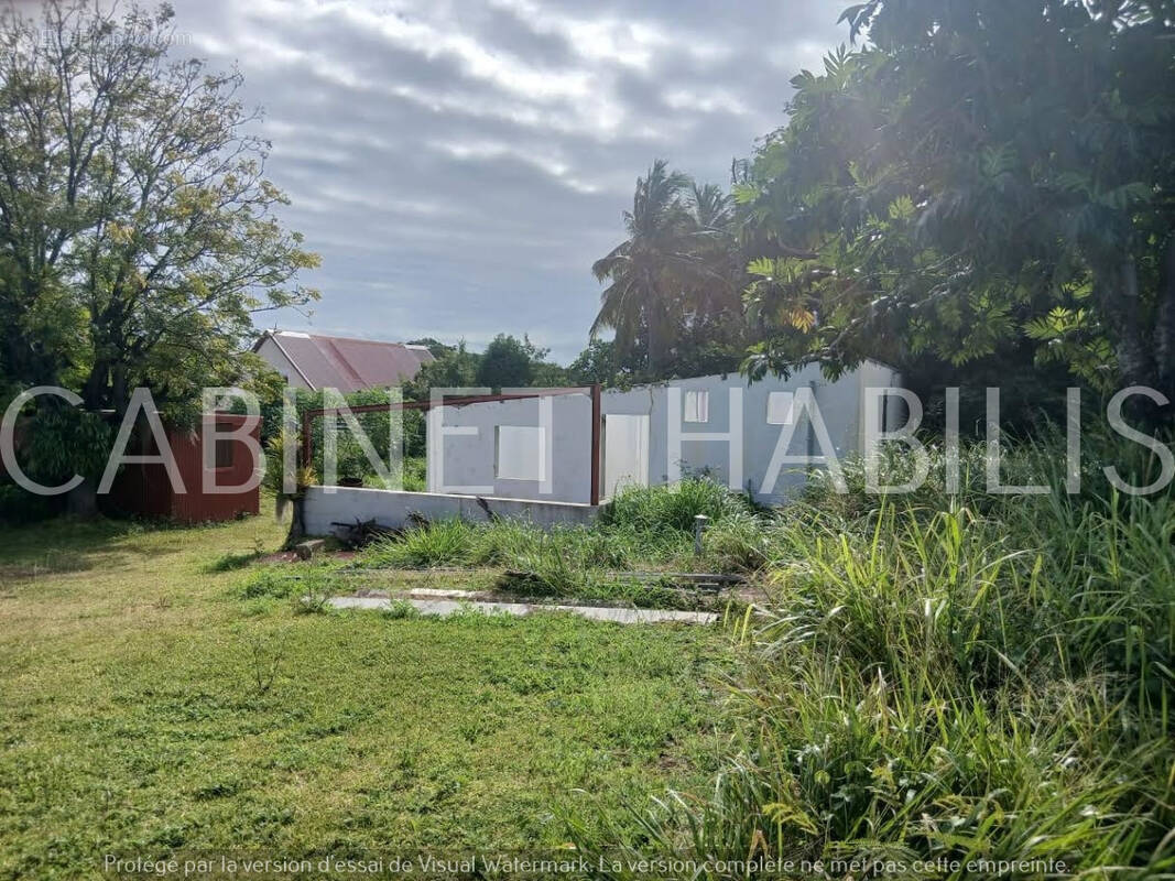 Terrain à SAINT-PIERRE