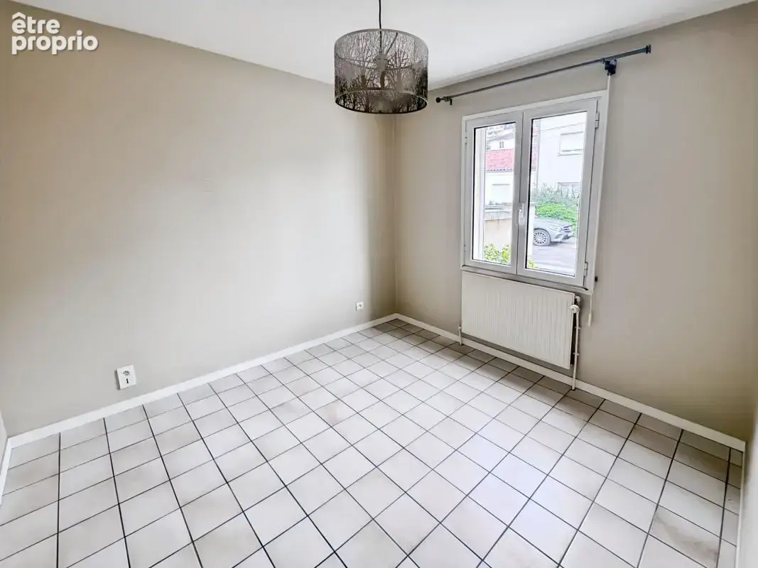 Clos chassaing /magnifique maison de ville / 5 chambres/ 3 sdb / jardin plat + terrasses/ garage et grand stationnement - photo 11