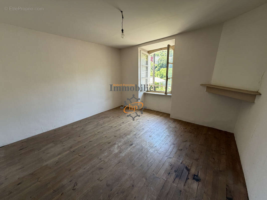 Vente maison de village avec garage et parcelle de bois de 4 0000 m2 à Coupiac - photo 12