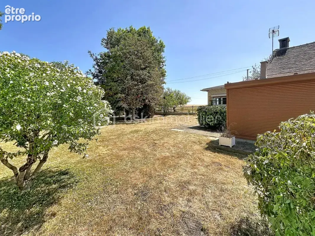 Longère de charme au calme sur un terrain de 1 700 m² — Château-Renard - photo 23