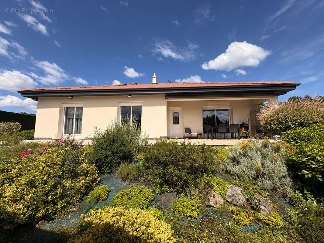 Maison à LUZINAY