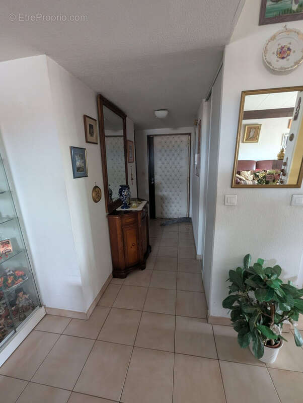 Appartement T4 traversant dernier étage, garage, parking privé - photo 9