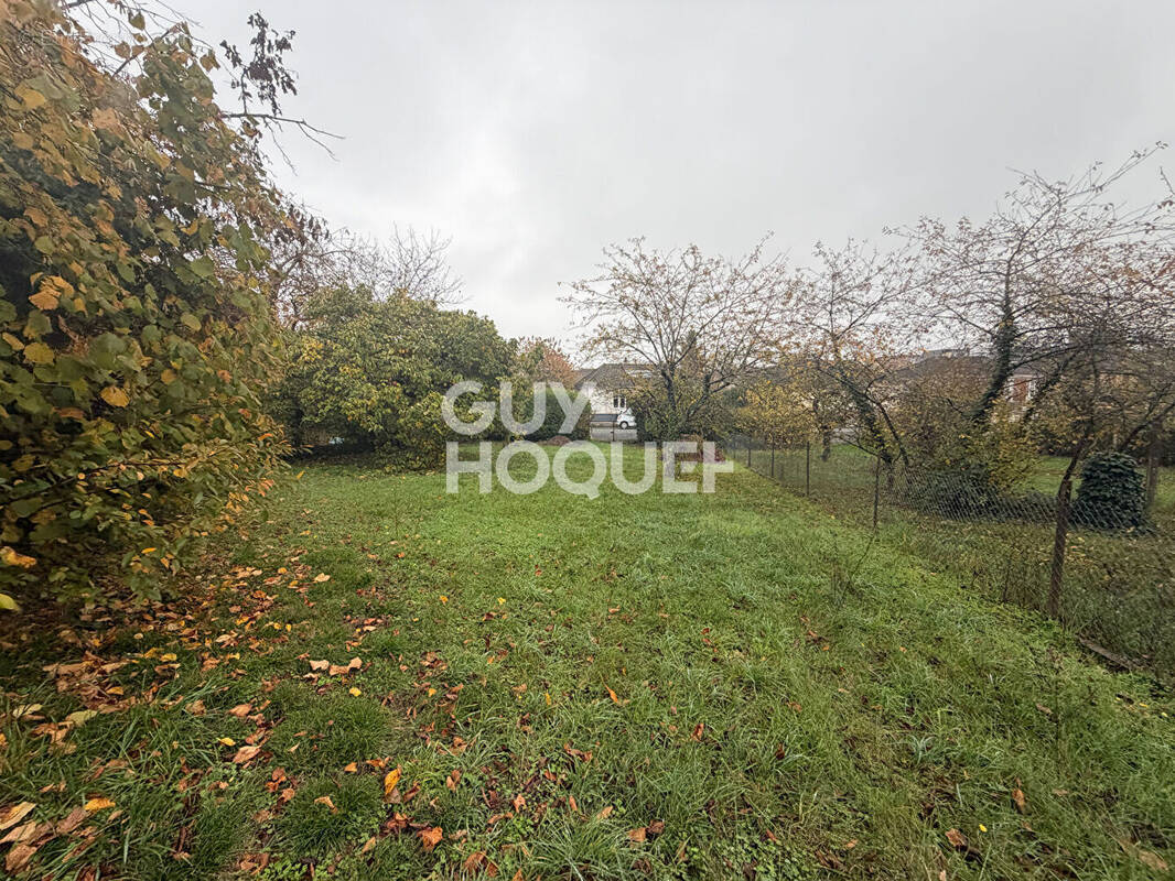 Terrain à TROUY