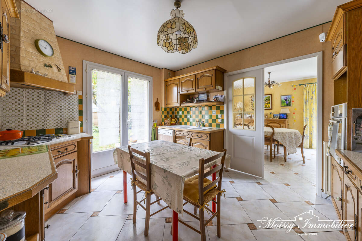 Maison à MOISSY-CRAMAYEL
