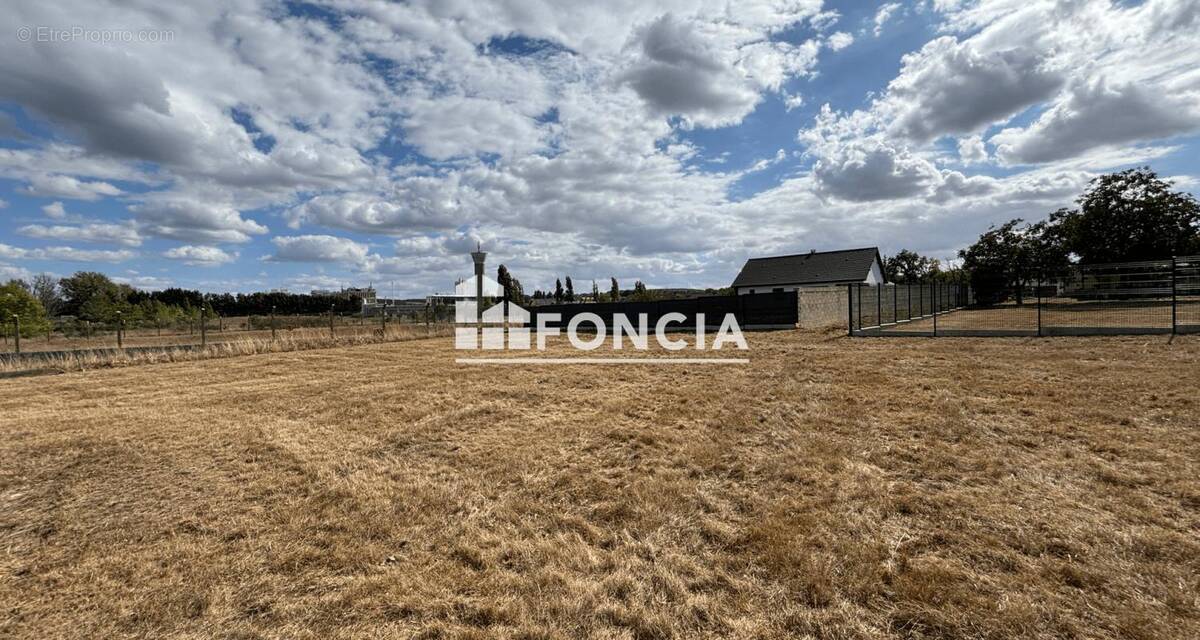 Terrain à SAINT-PIERRE-LA-GARENNE