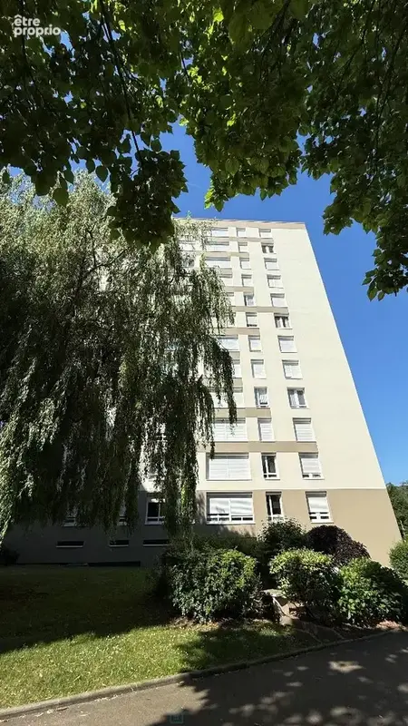 COUP DE CUR  Appartement 4 pièces entièrement rénové, lumineux, avec balcon et parking - photo 1