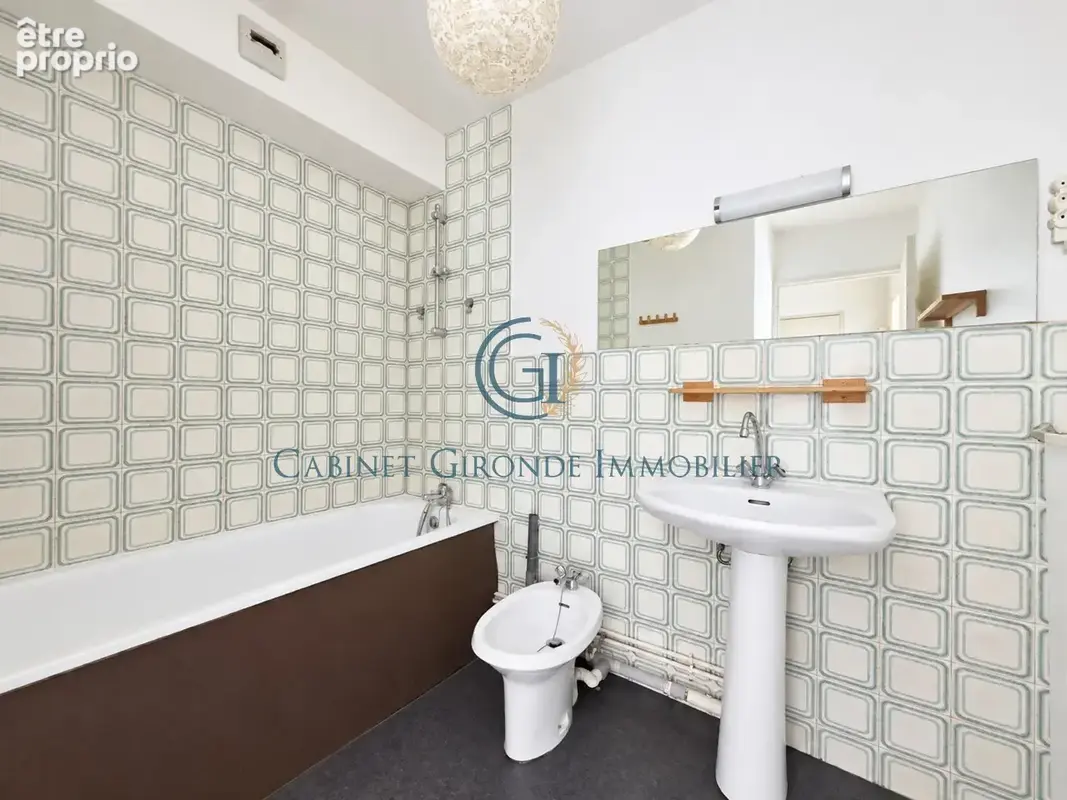 Cauderan appartement t2 balcon parking securise - photo 7