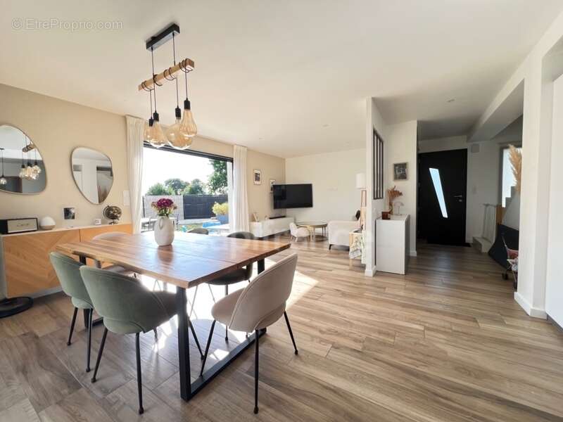 EXCLUSIVITÉ – Élégante maison contemporaine aux prestations soignées, à deux pas du bourg de Pommeret - photo 6