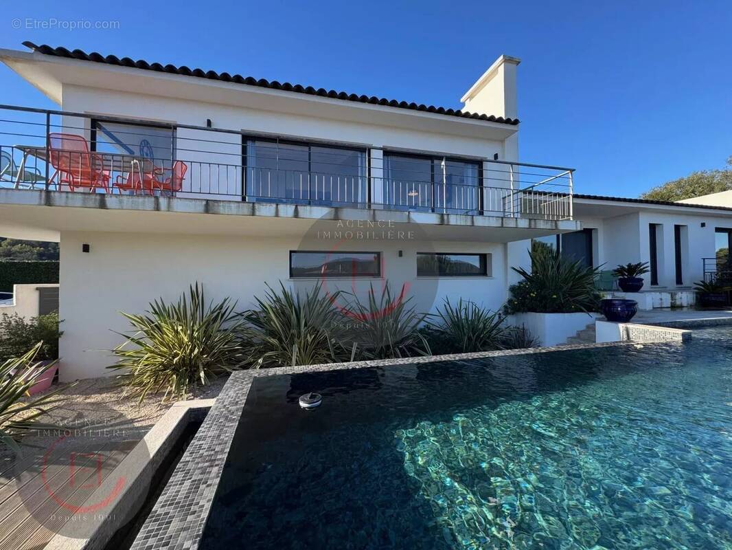 Maison à LES ADRETS-DE-L&#039;ESTEREL