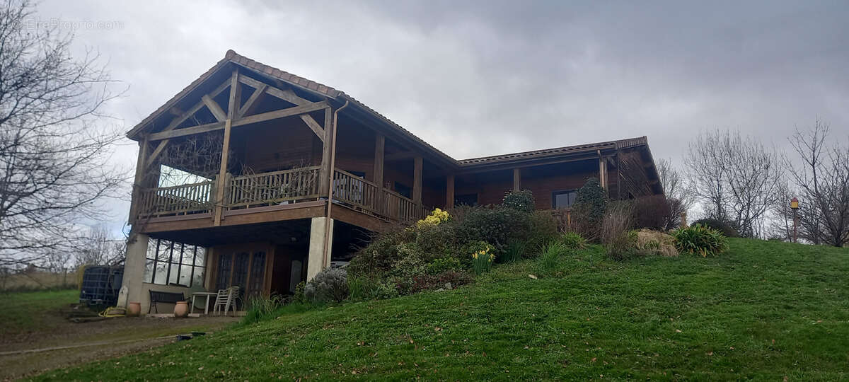 Maison à LABATUT-RIVIERE