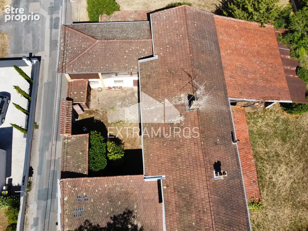 A vendre en exclusivite a saint germain/nuelles ancienne ferme beaujolaise avec annexes - photo 4