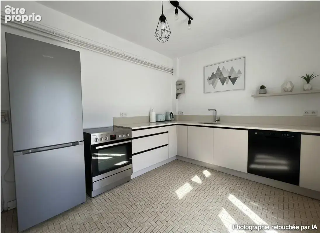 Chatellerault  - pavillon familial de 166 m² - 6 chambres + pièces modulables - terrain clos de 577 m² - photo 5