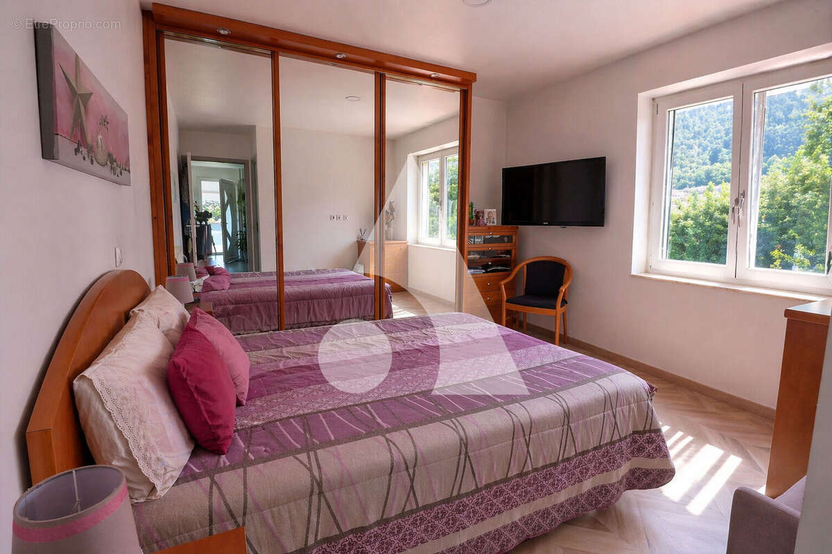 Maison à MERY-SUR-OISE