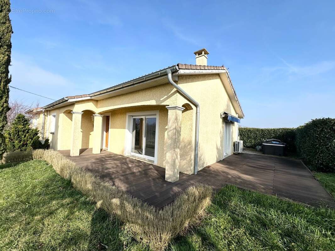 Maison à MONTREVEL-EN-BRESSE