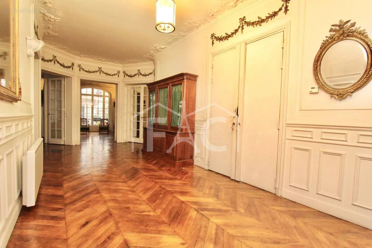 Appartement à PARIS-17E