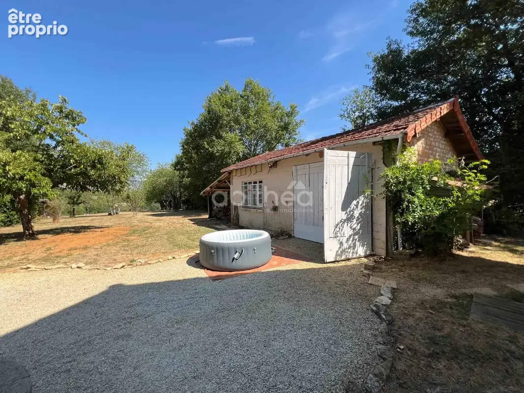 Unique house with outbuildings and large grounds   Chassiecq (16350) - photo 14