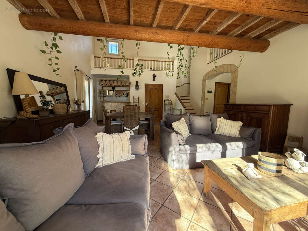 Maison à MEYRARGUES