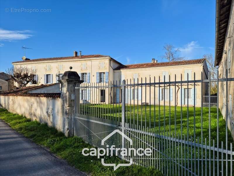 Propriété à vendre 7 pièces SAINT PARDOULT (17) sur plus de 2 hectares de terrain - photo 2