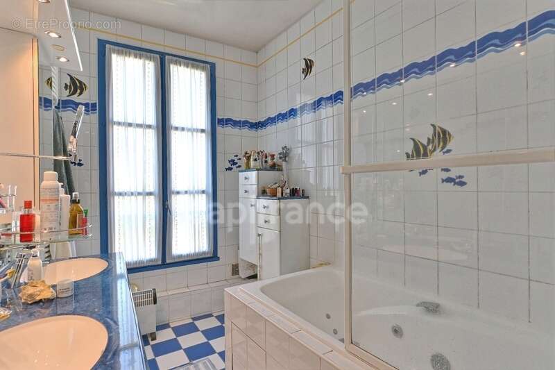 MAISONS LAFFITTE Château - Maison de 230m2, 5 chambres - photo 18