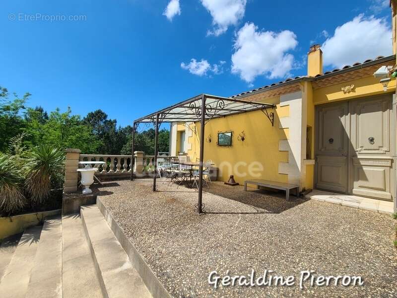 Maison à SAINT-BONNET-SUR-GIRONDE