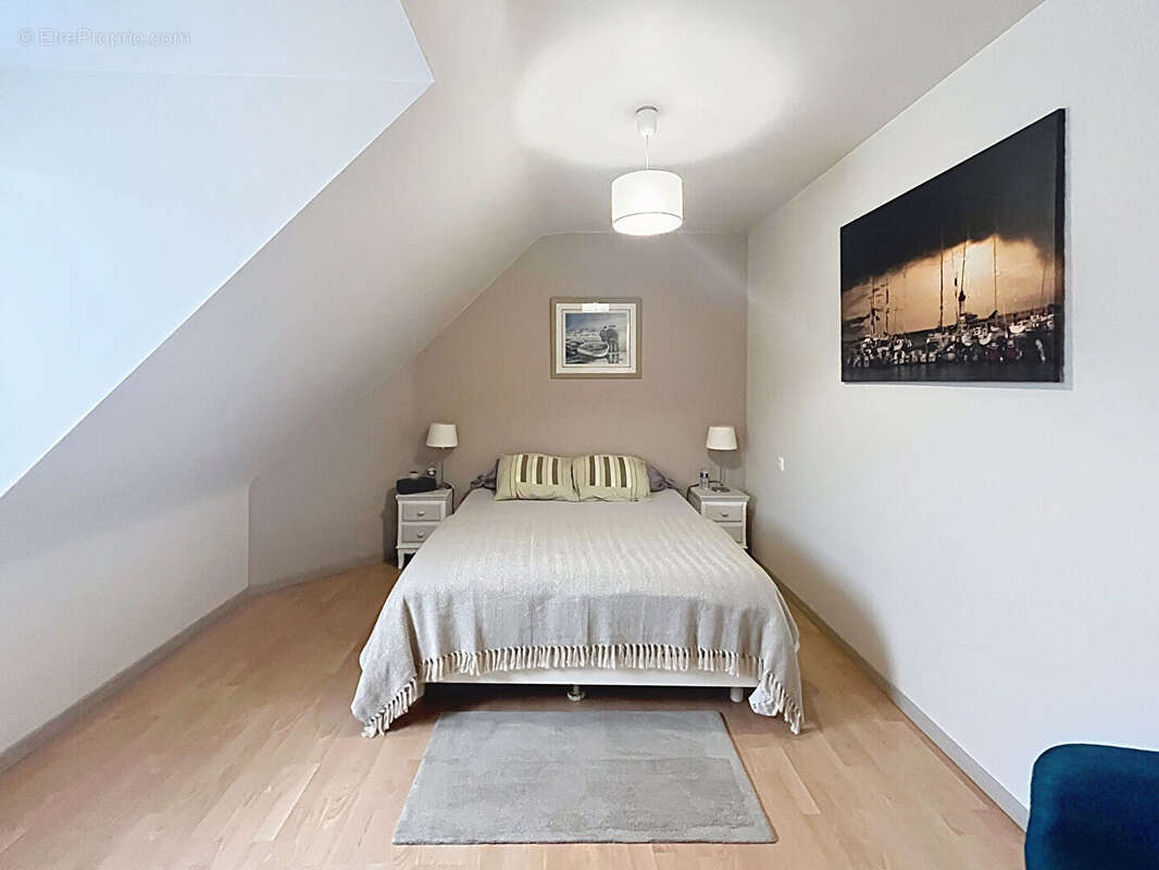 Maison 8 pièces sur un terrain de 1000 m² entièrement clos et arbore - photo 11