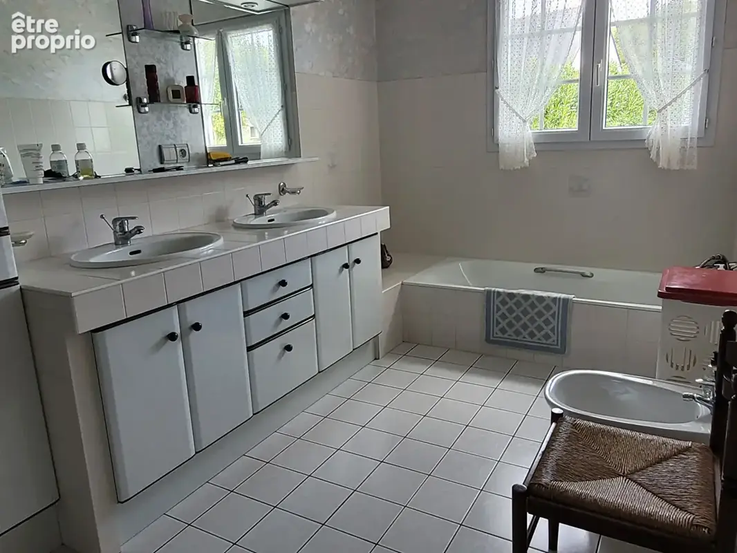 A vendre Bignan, maison 139m², 5 chambres, terrain d'environ 4365m² - photo 7