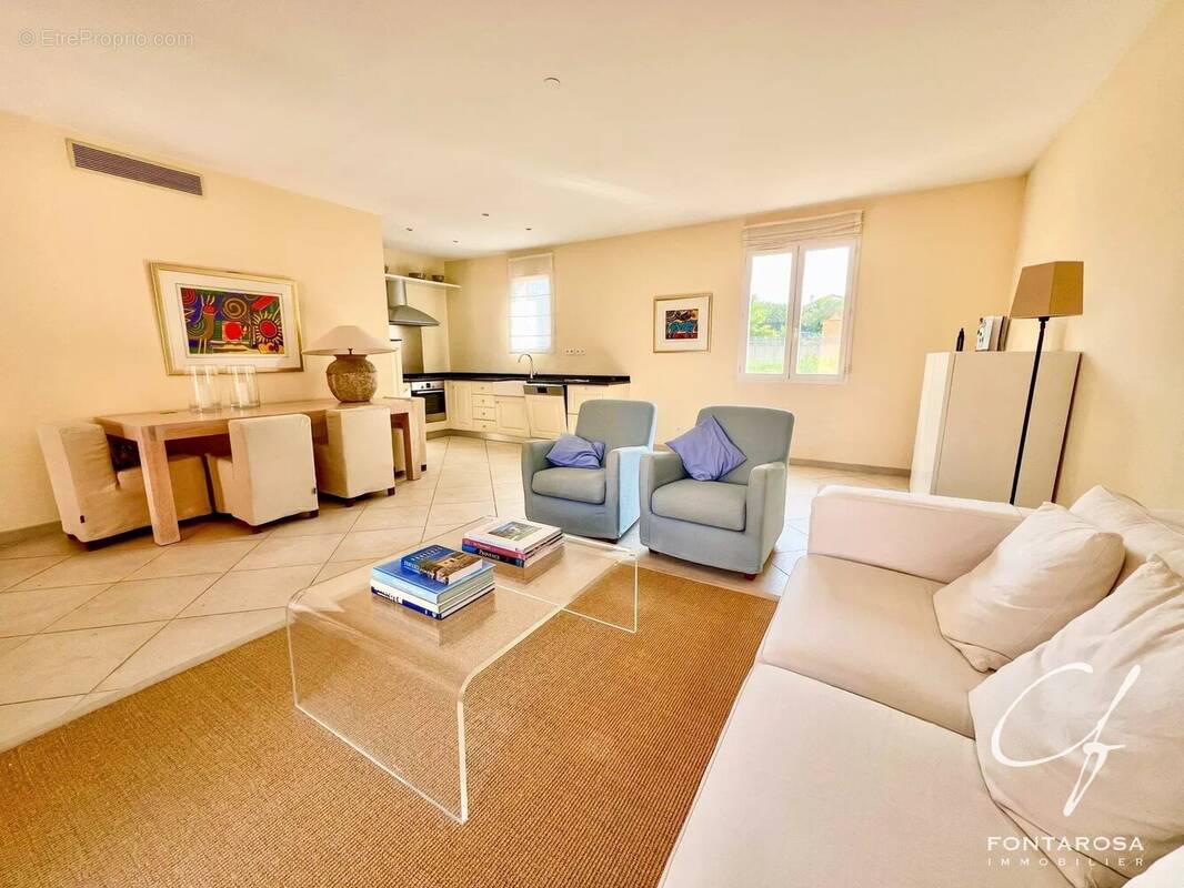 Appartement à LORGUES