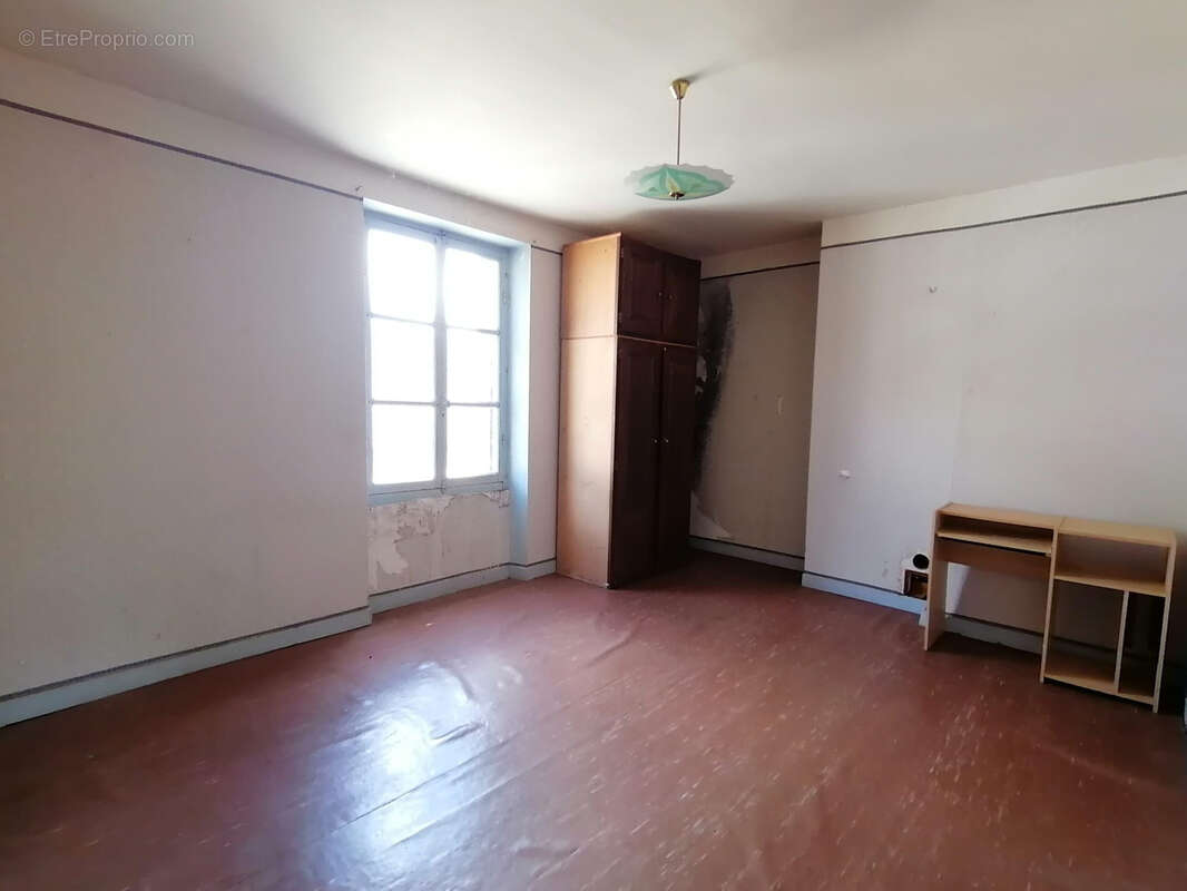 Maison à SAINT-DENIS-DE-JOUHET