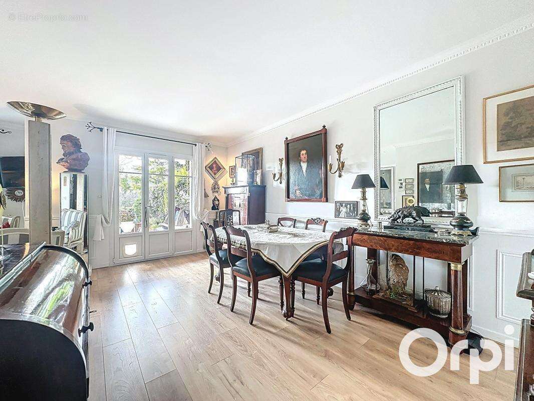 Appartement à VILLENEUVE-LOUBET