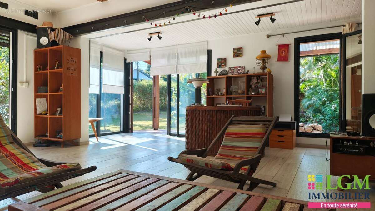 Maison à LA PLAINE-DES-PALMISTES