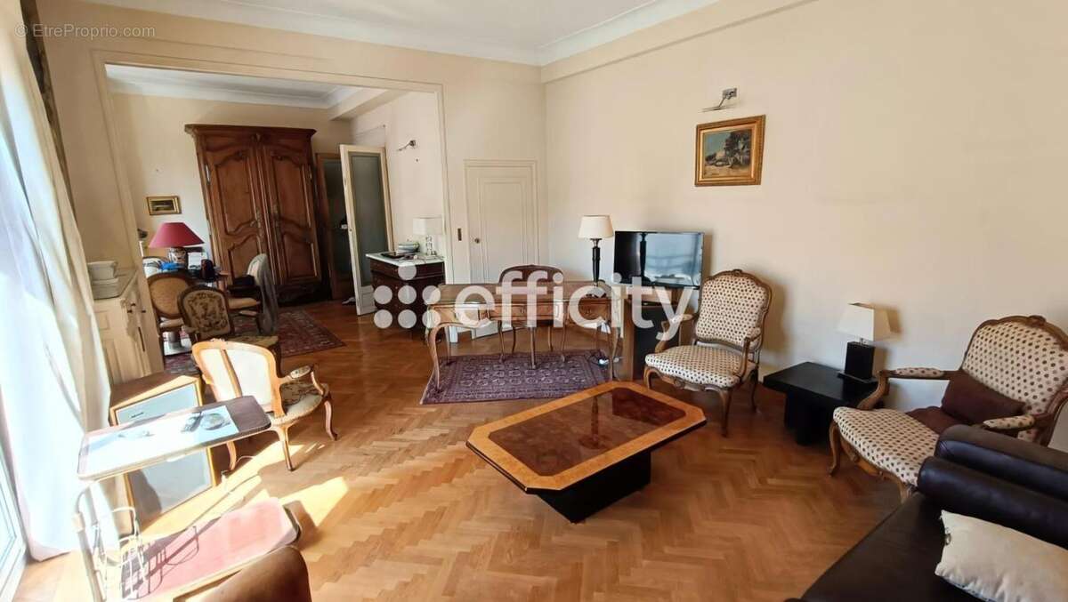 Appartement à MARSEILLE-7E