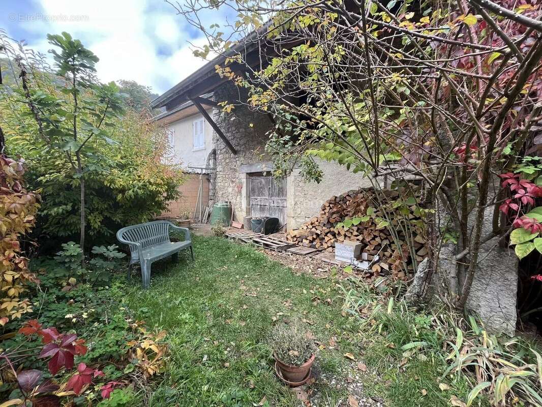 Maison à AMBLEON