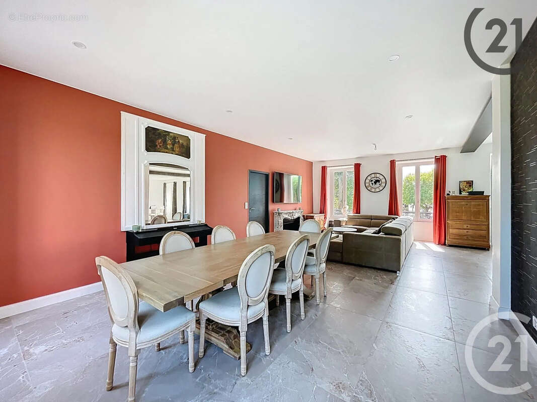 Maison à CHAMPS-SUR-YONNE