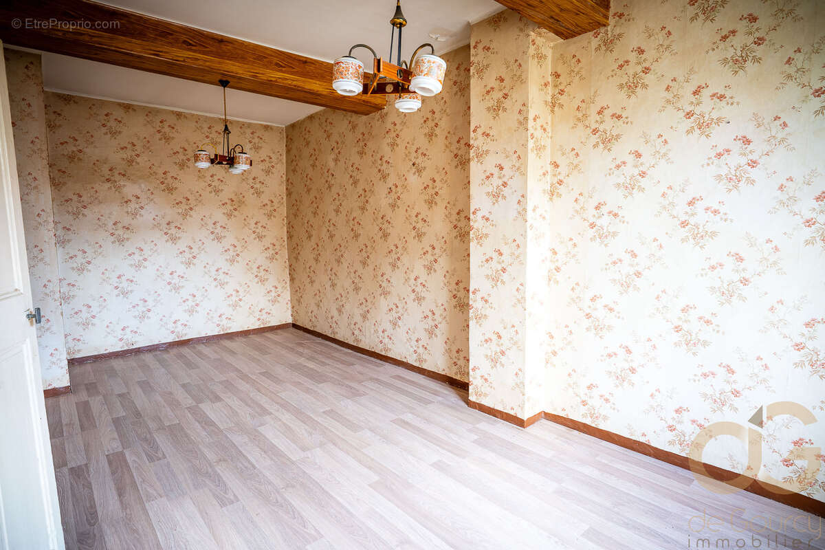 Nîmes Bas de Croix de fer : Immeuble constitué de 3 lots. - photo 10