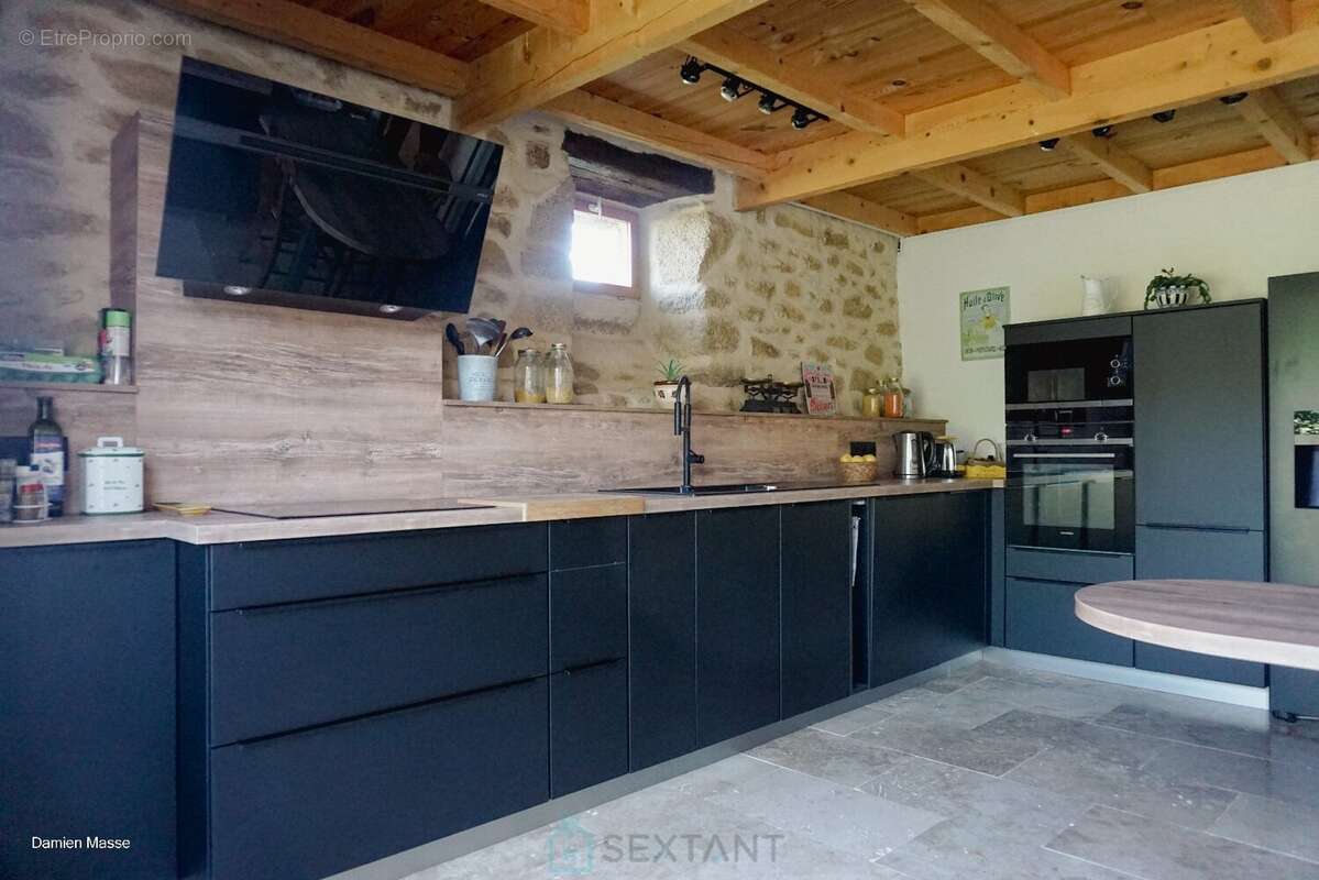 Maison à SAINT-SAUD-LACOUSSIERE