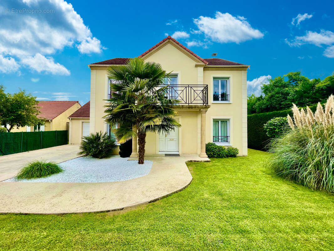 av - Maison à CONCHES-SUR-GONDOIRE