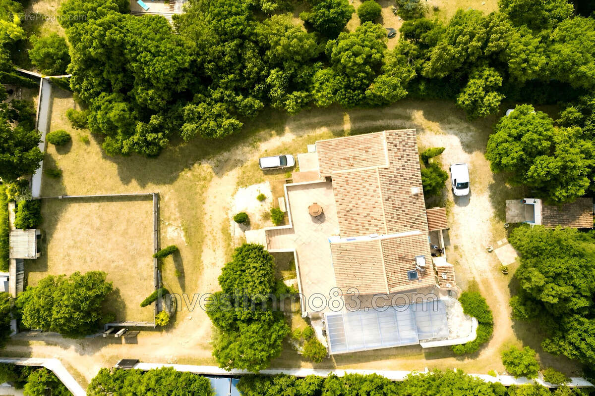 Maison 170 m² à Saint-Maximin-La-Sainte-Baume  - photo 3