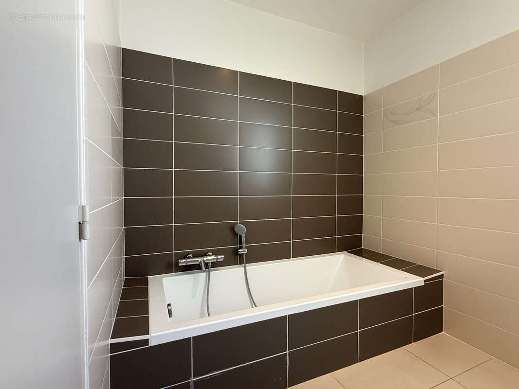 Appartement à CHATEL-SAINT-GERMAIN
