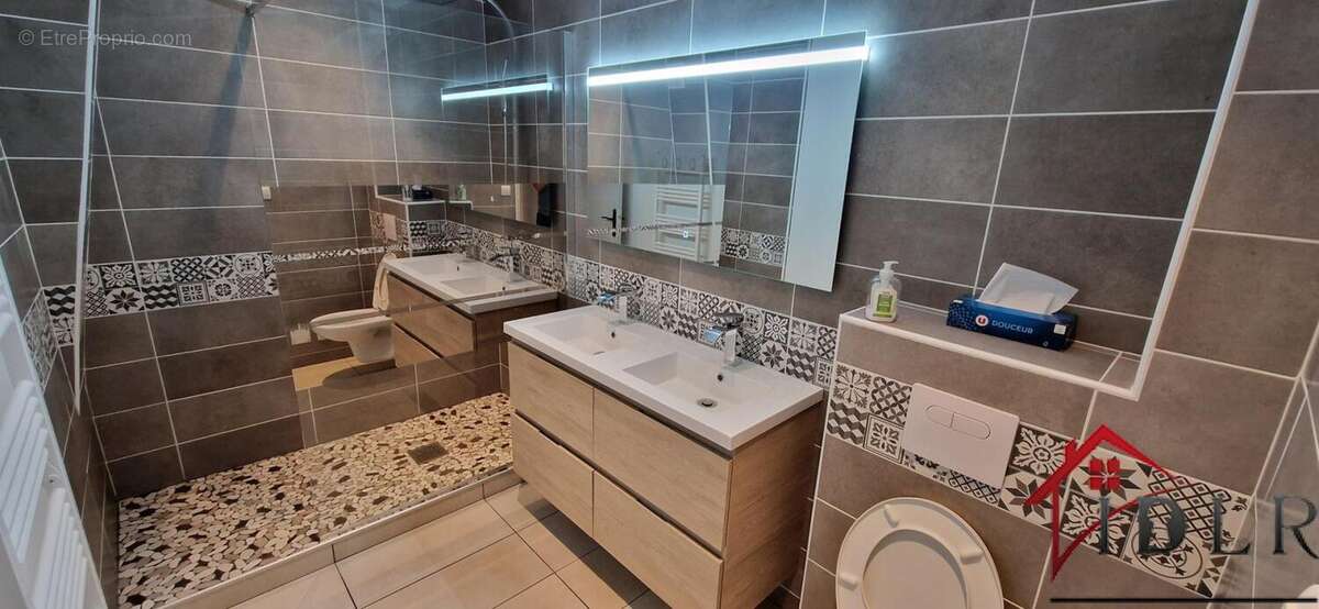 Appartement à AVANNE-AVENEY