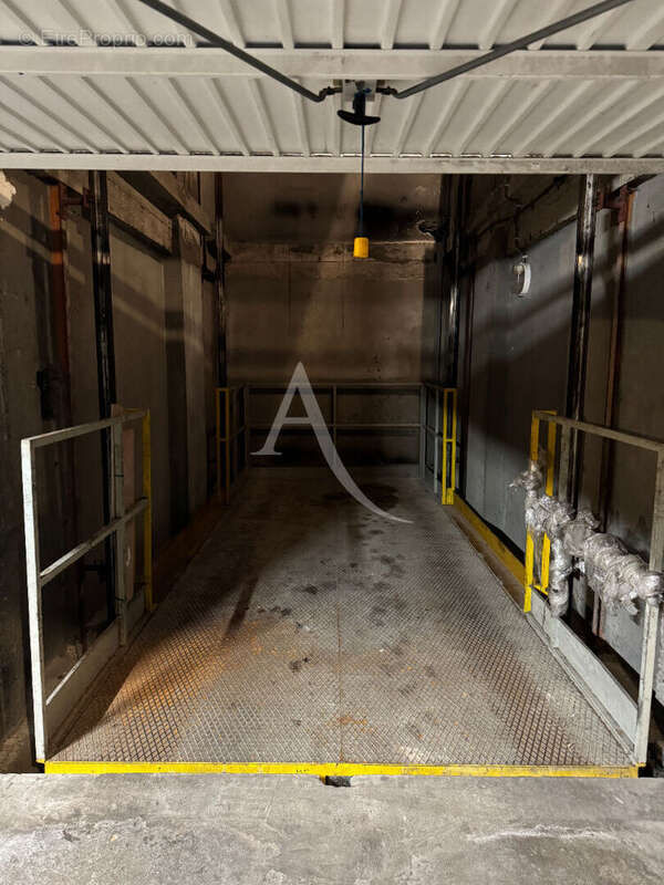 Parking à PARIS-12E