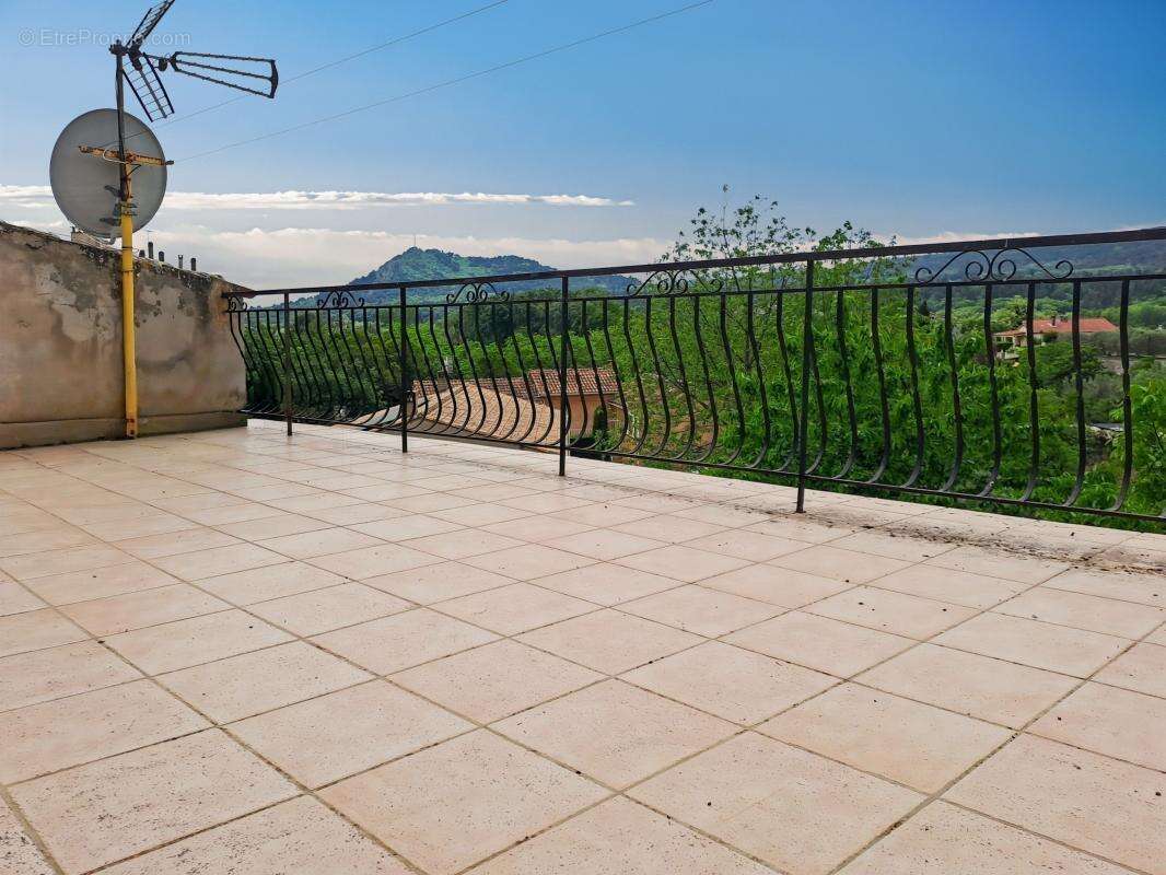 Appartement à VOLONNE