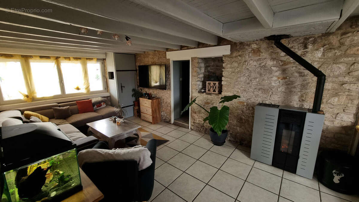 20260316_152315 - Maison à SAINT-PARDOUX-LA-RIVIERE