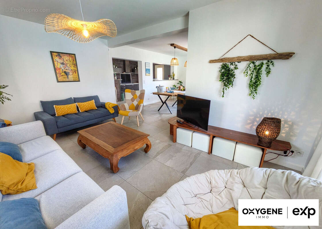 Maison à SAINT-LAURENT-DE-LA-SALANQUE