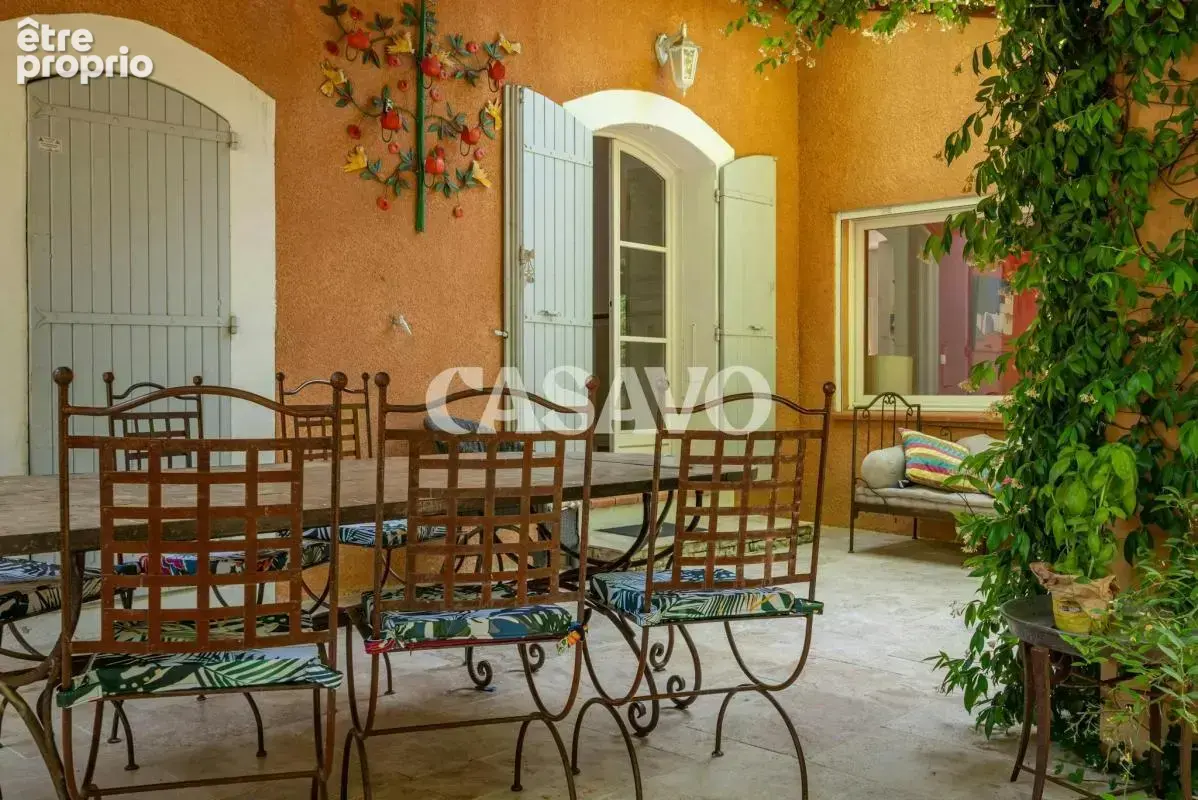 Vente Maison 7 pièces de 240m² - 13100 Saint-Marc-Jaumegarde - photo 9
