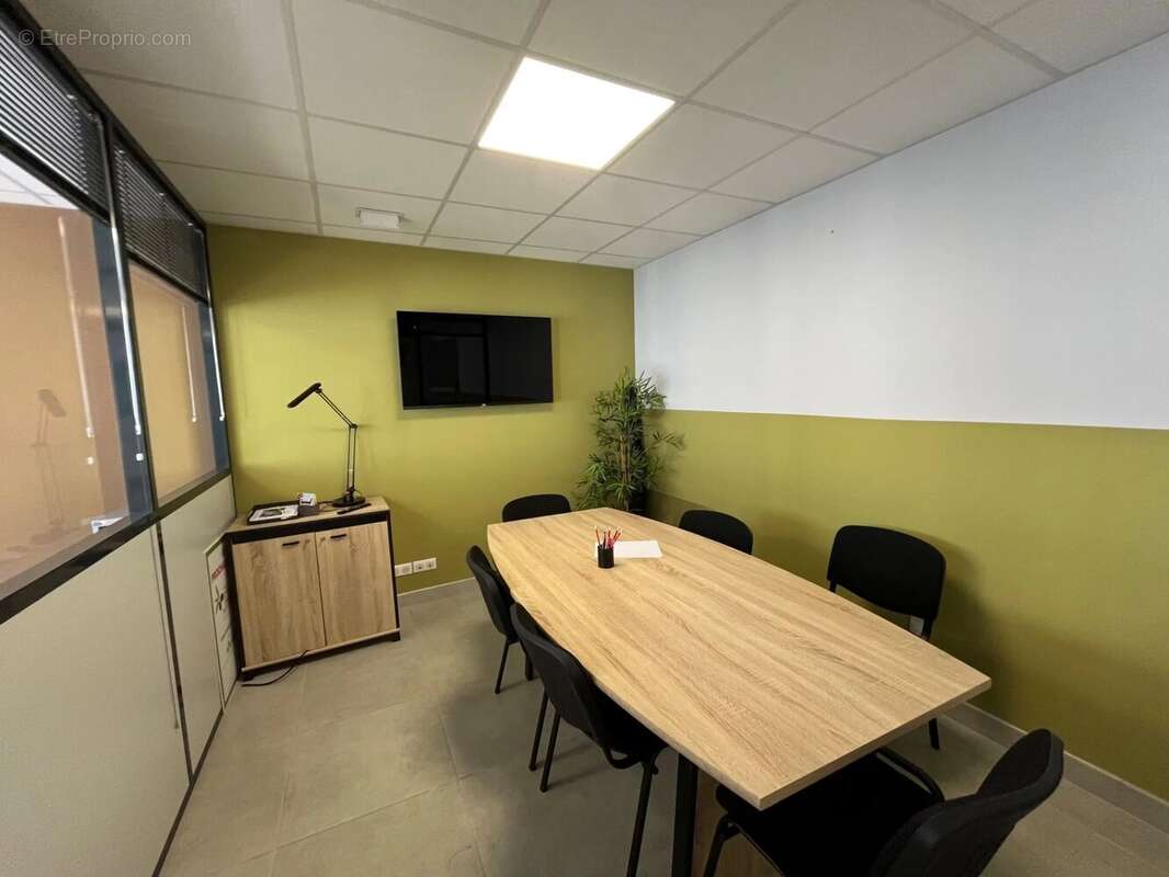 Commerce à VILLELAURE