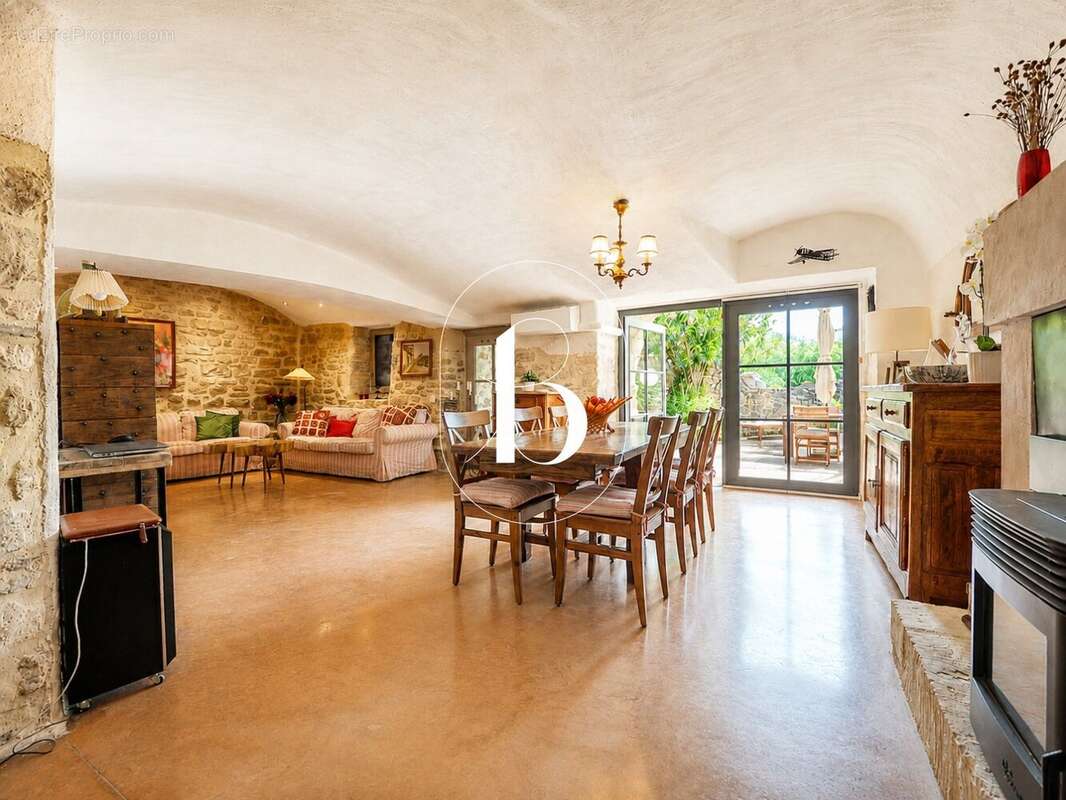 Maison à BARJAC
