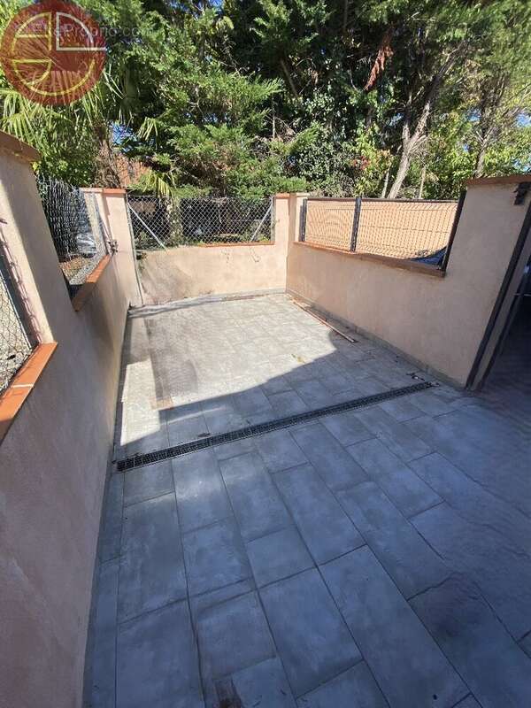 Commerce à LA SALVETAT-SAINT-GILLES