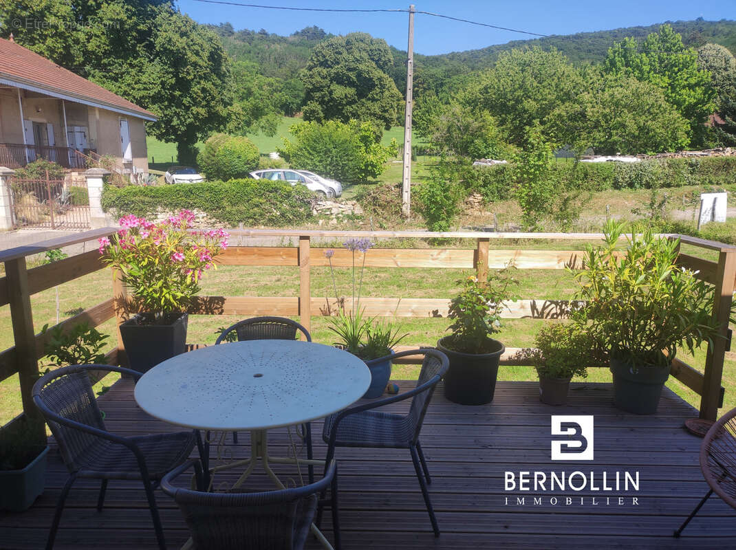 JASSERON   Villa familiale au calme avec grand terrain arboré à seulement 15 minutes de Bourg-en-Bresse - photo 9