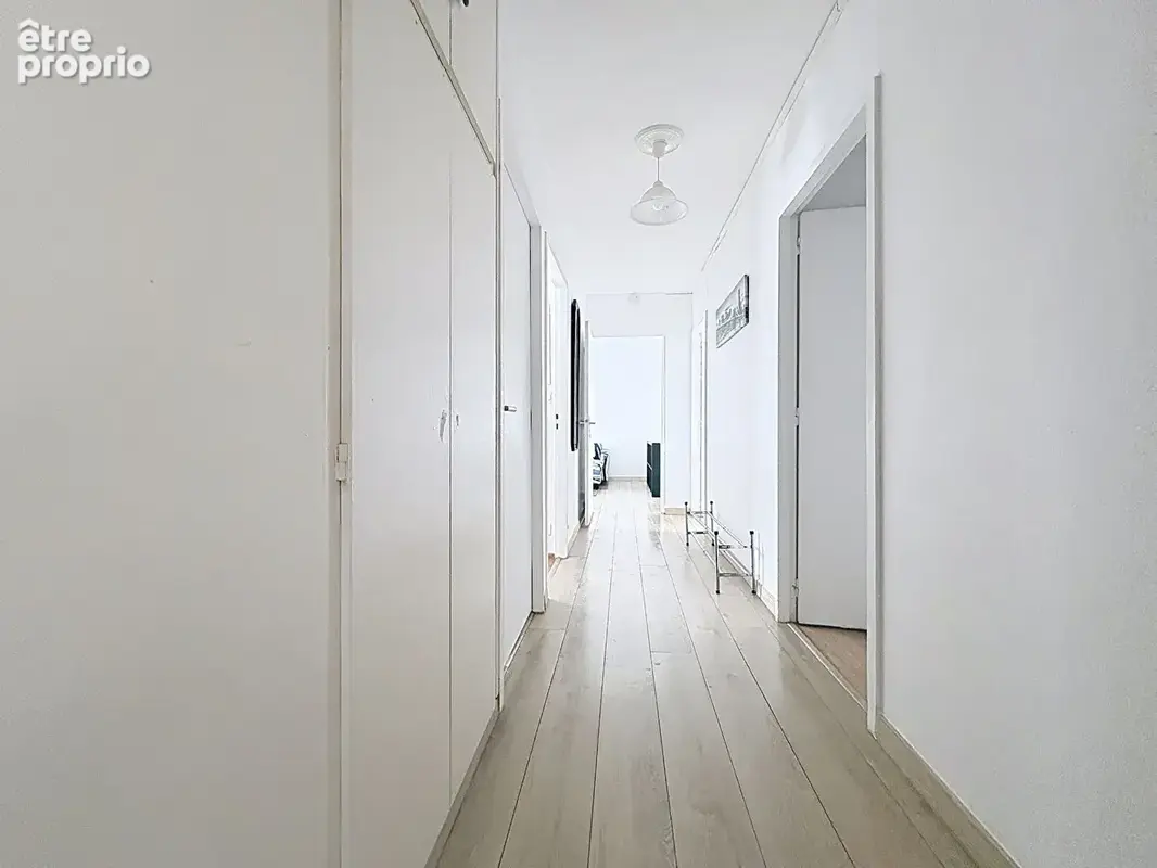 Appartement 4 pièce(s) - 79.86 m² proche tram et facs - photo 6